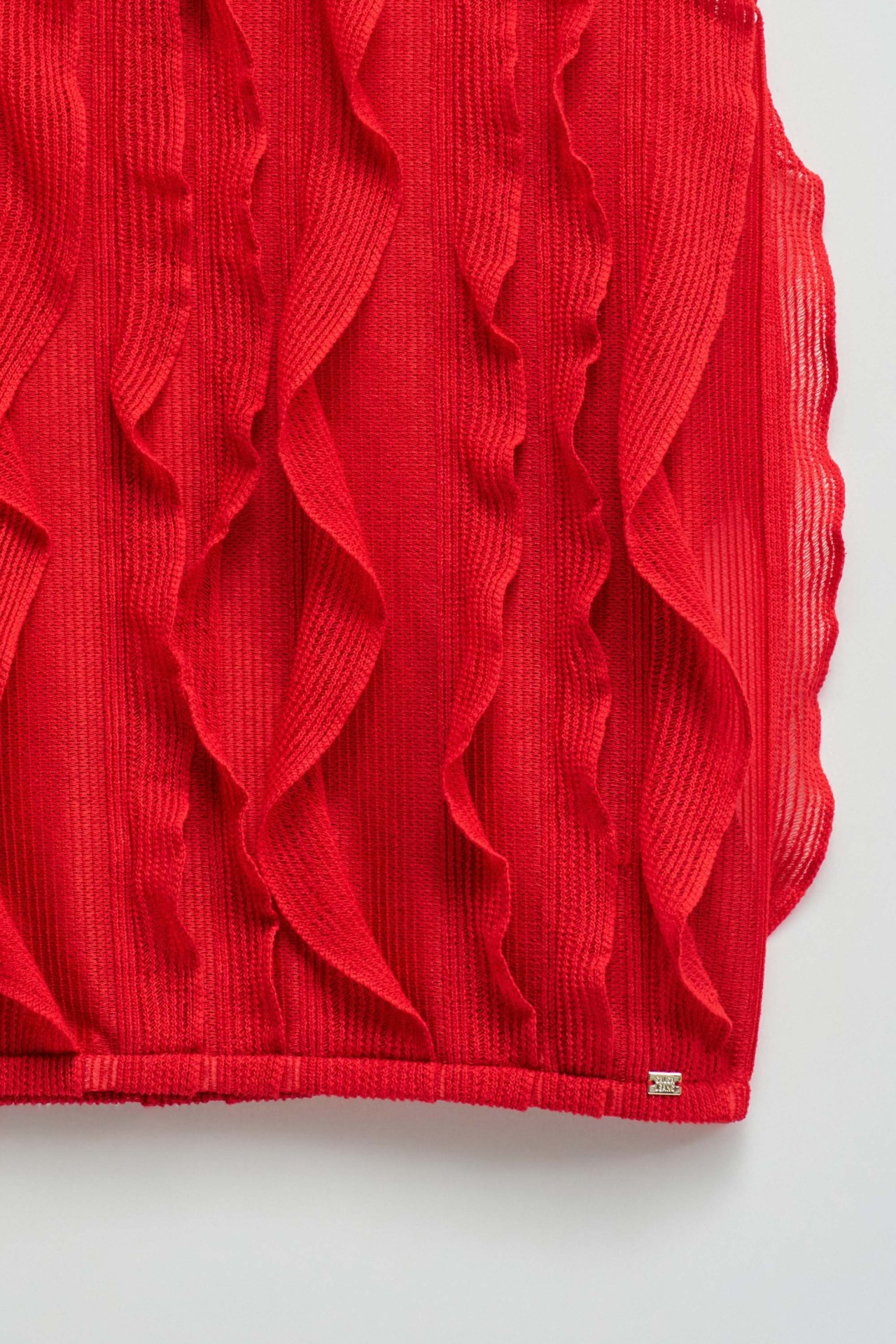 TOP WITH LEAVES