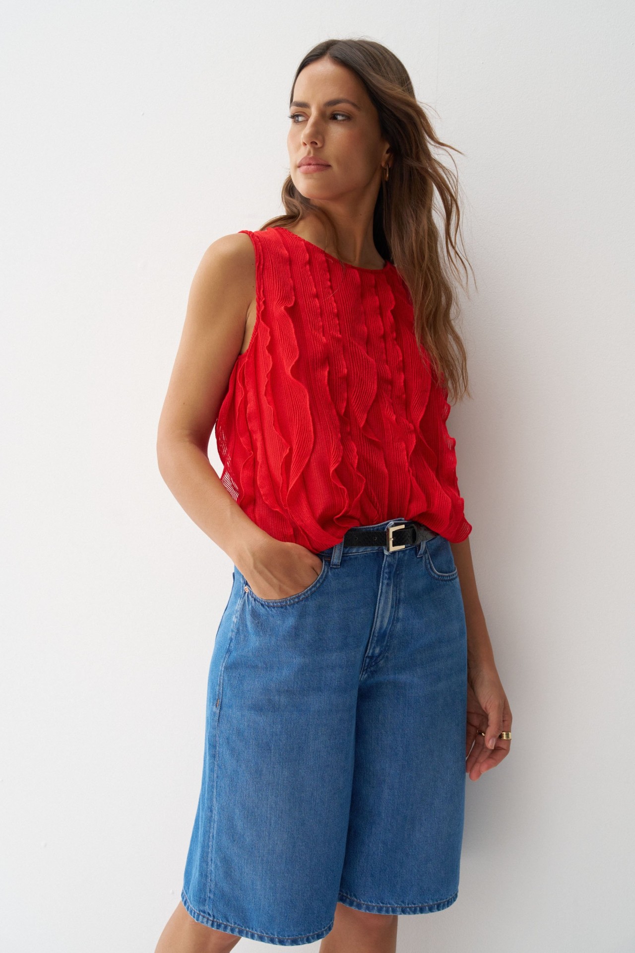 TOP WITH LEAVES