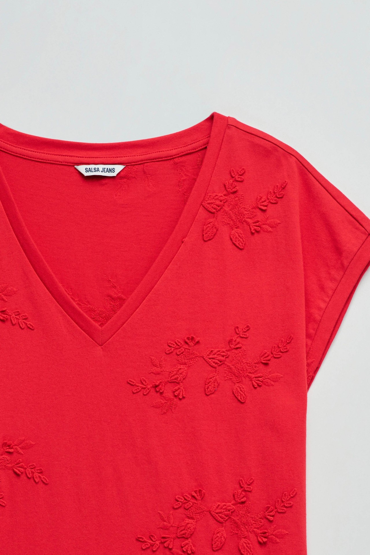 T-SHIRT AVEC BRODERIES