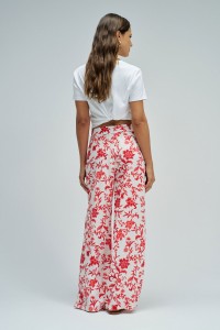 BROEK MET BLOEMENPATROON EN WIJDE PIJPEN