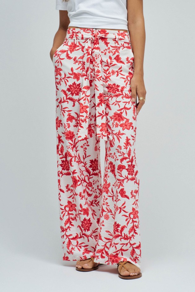 BROEK MET BLOEMENPATROON EN WIJDE PIJPEN