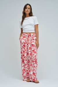 BROEK MET BLOEMENPATROON EN WIJDE PIJPEN