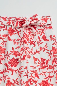 BROEK MET BLOEMENPATROON EN WIJDE PIJPEN
