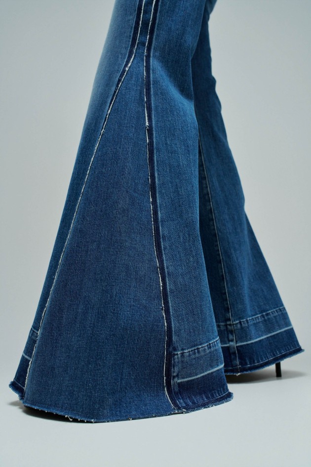 FAITH PUSH IN FLARE JEANS