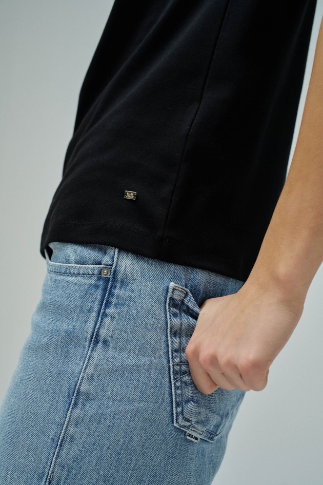 BASIC T-SHIRT
