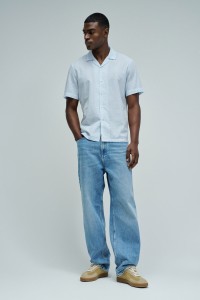 SHORT-SLEEVED SHIRT