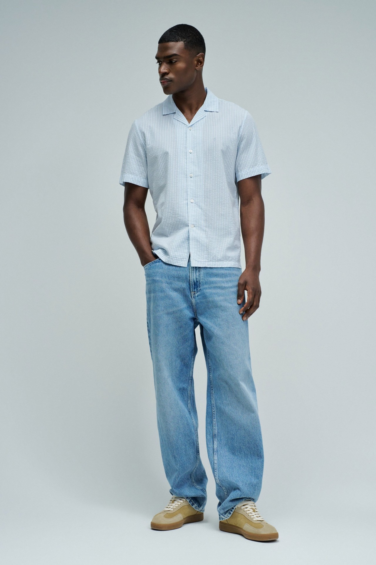 SHORT-SLEEVED SHIRT