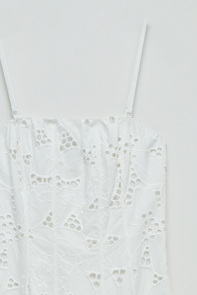 VESTIDO EN BORDADO INGLÉS