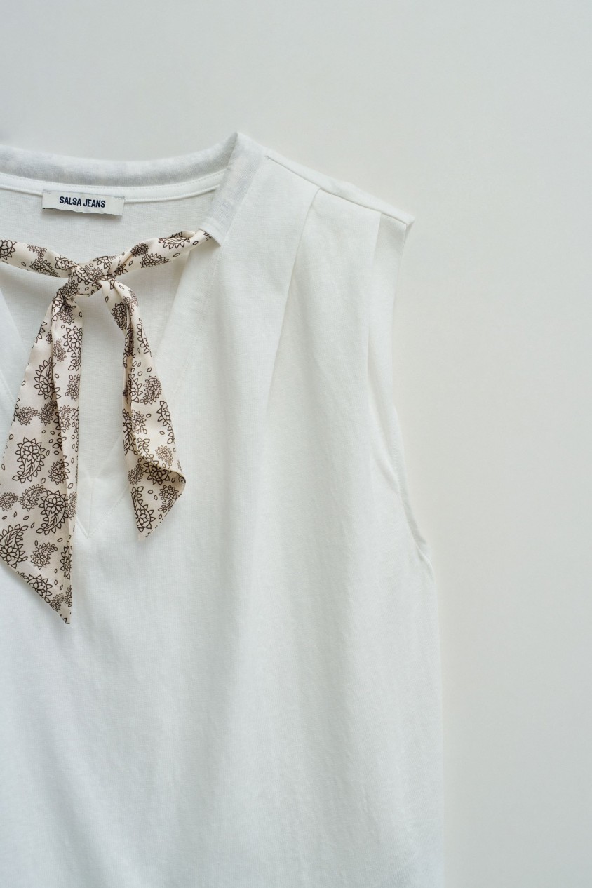 T-SHIRT WITH SCARF
