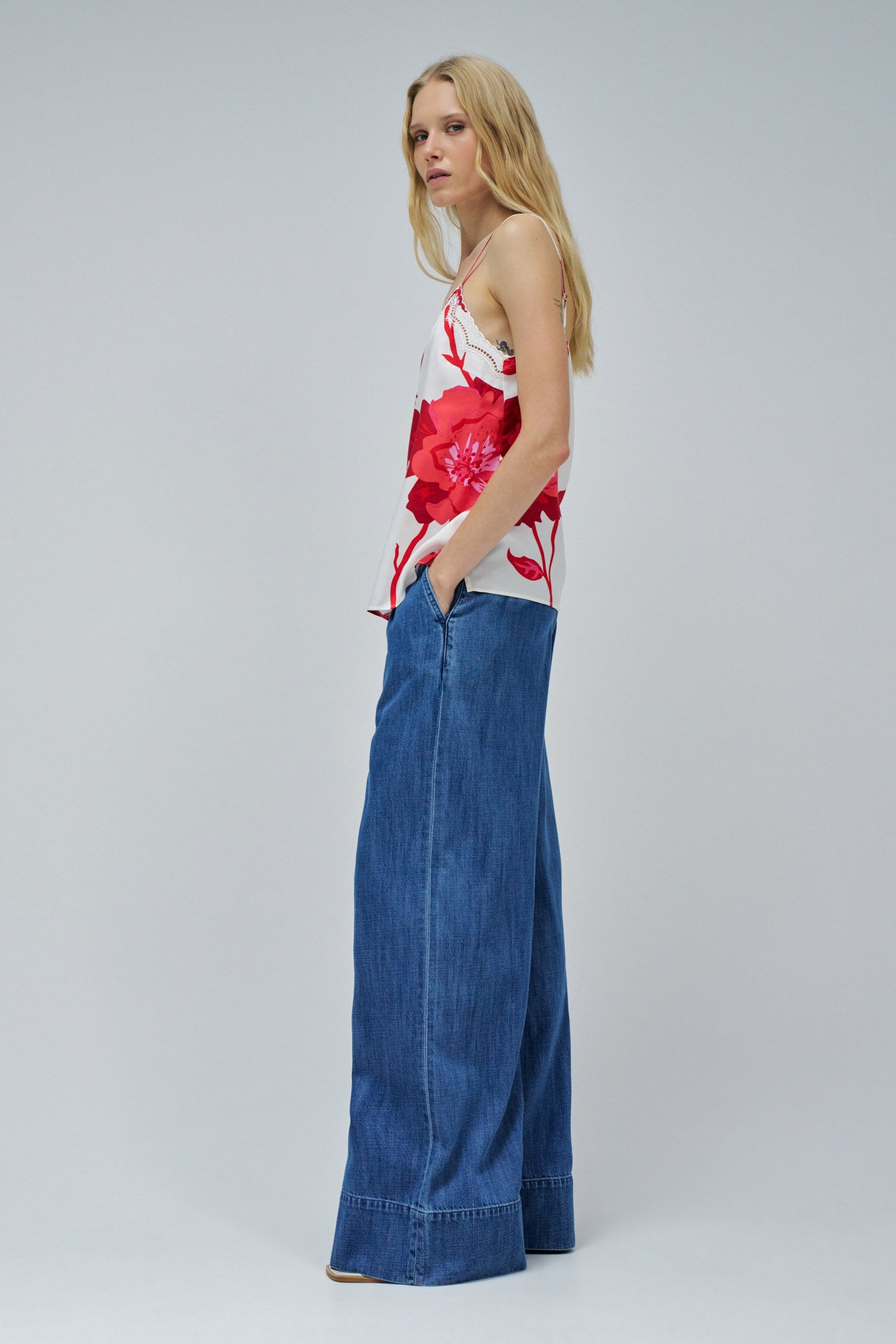 TOP MIT BLUMENMUSTER