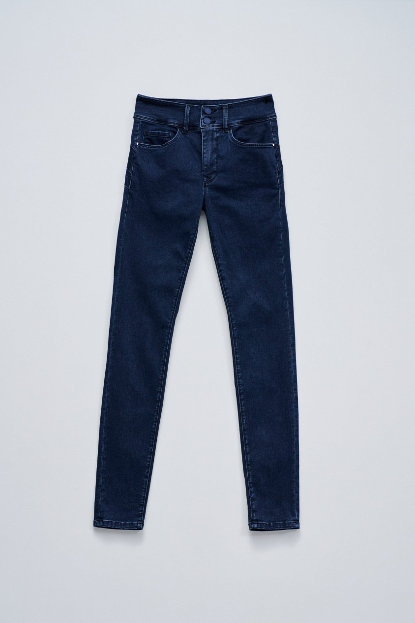 SECRET PUSH IN SKINNY JEANS