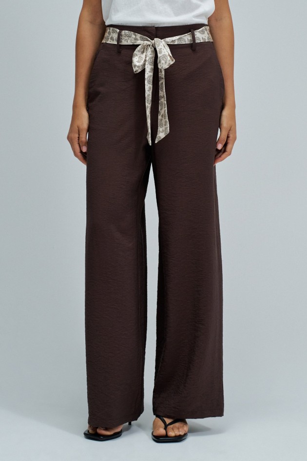SOEPELVALLENDE BROEK MET WIDE PIJPEN