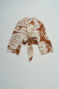 BLUSE MIT KNOTEN