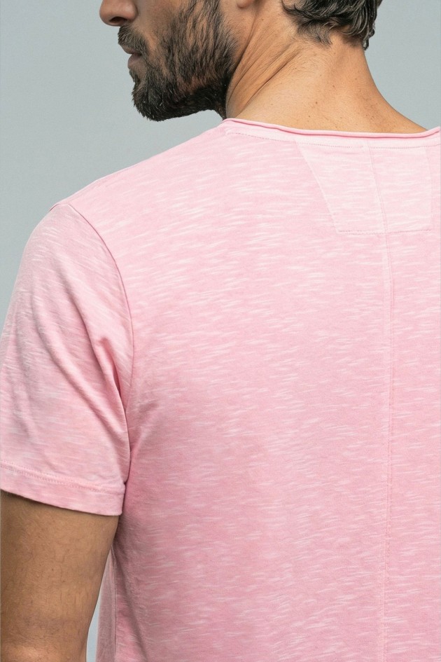 T-SHIRT AVEC TEINTURE ET MARQUAGE