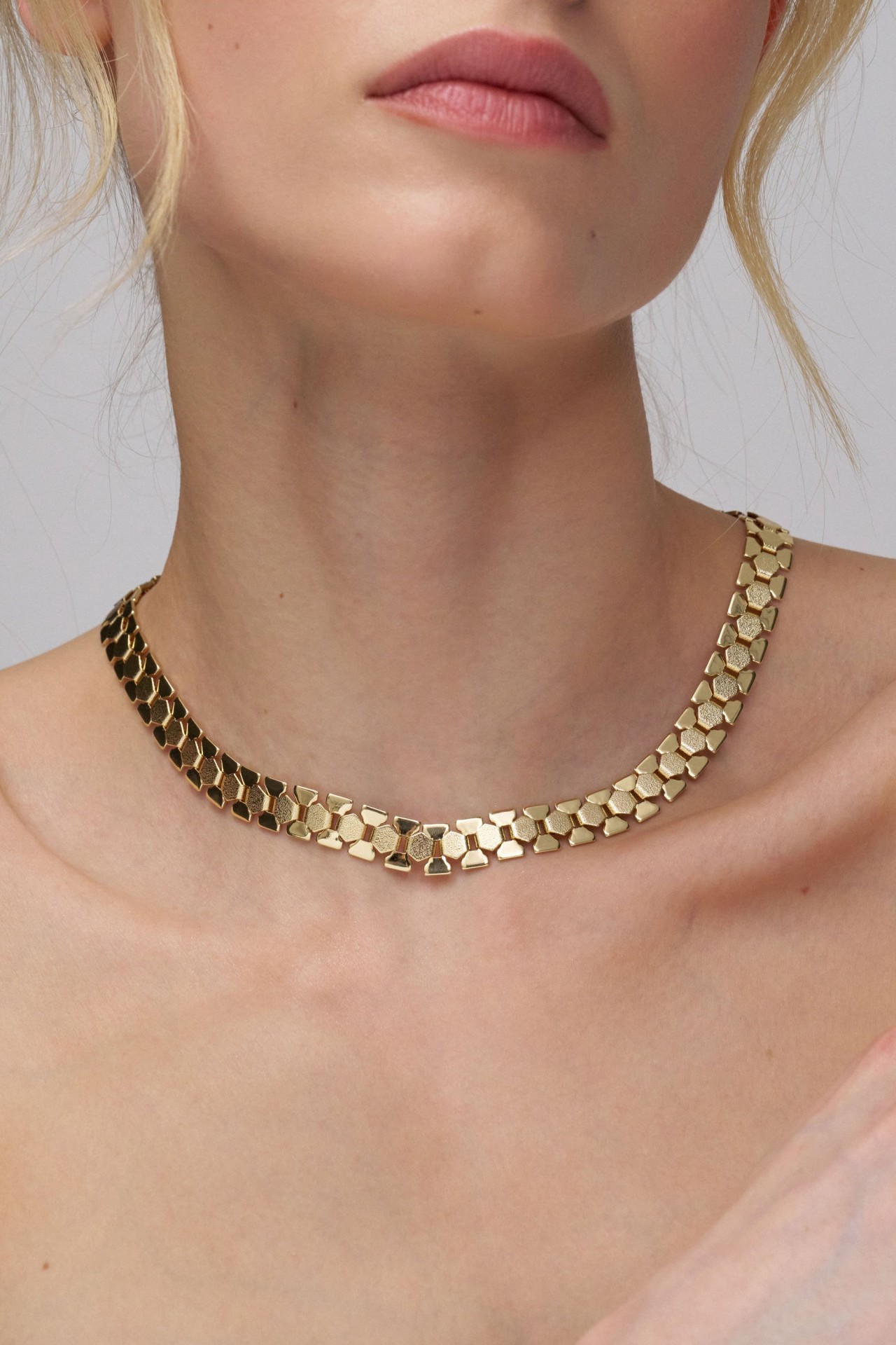 COLLIER COURT EN CHA�NE