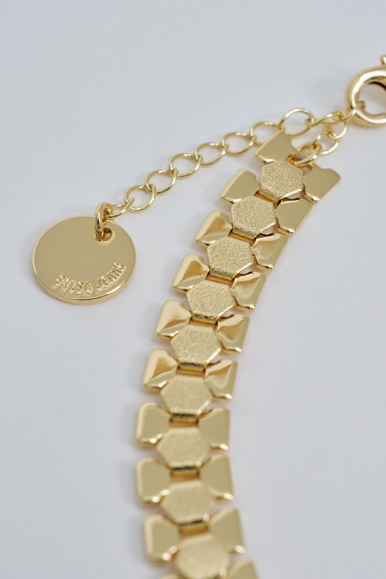 COLLIER COURT EN CHA�NE
