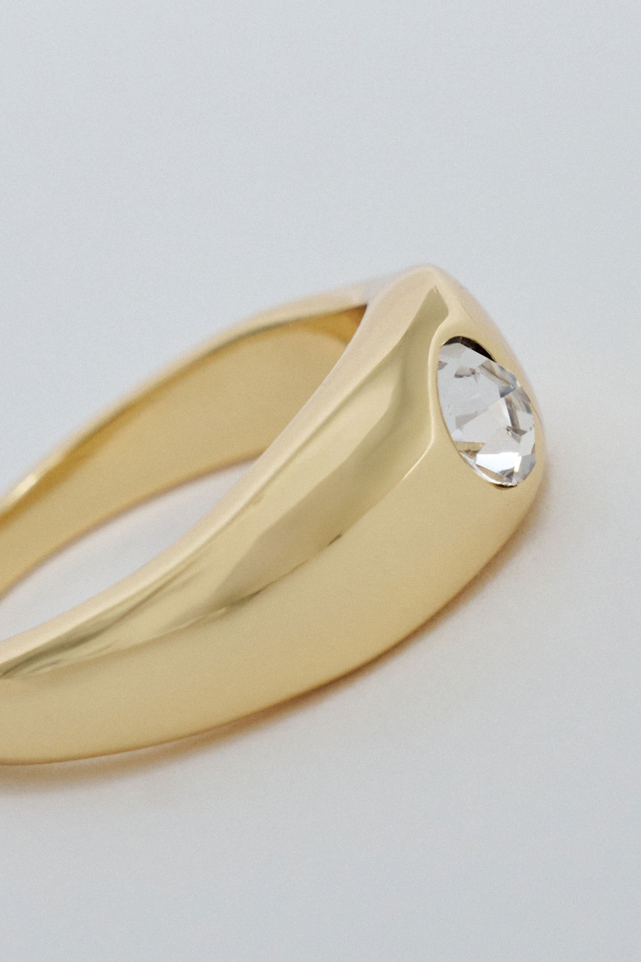 BAGUE AVEC PIERRE BRILLANTE
