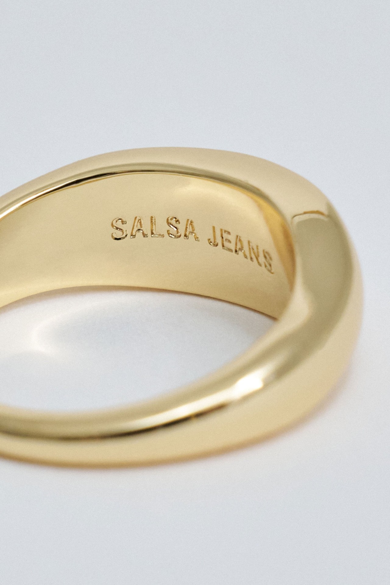 BAGUE AVEC PIERRE BRILLANTE