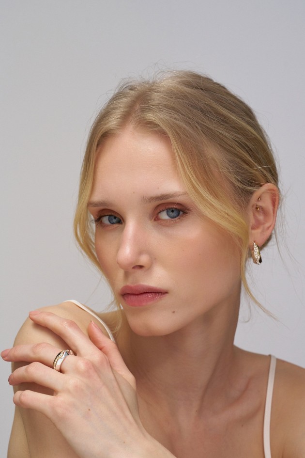 DOUBLE RING WITH SHINY STONES