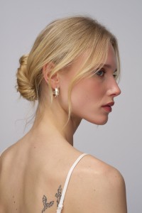 HOOP EARRINGS WITH SHINY STONES