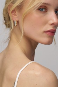 HOOP EARRINGS WITH SHINY STONES