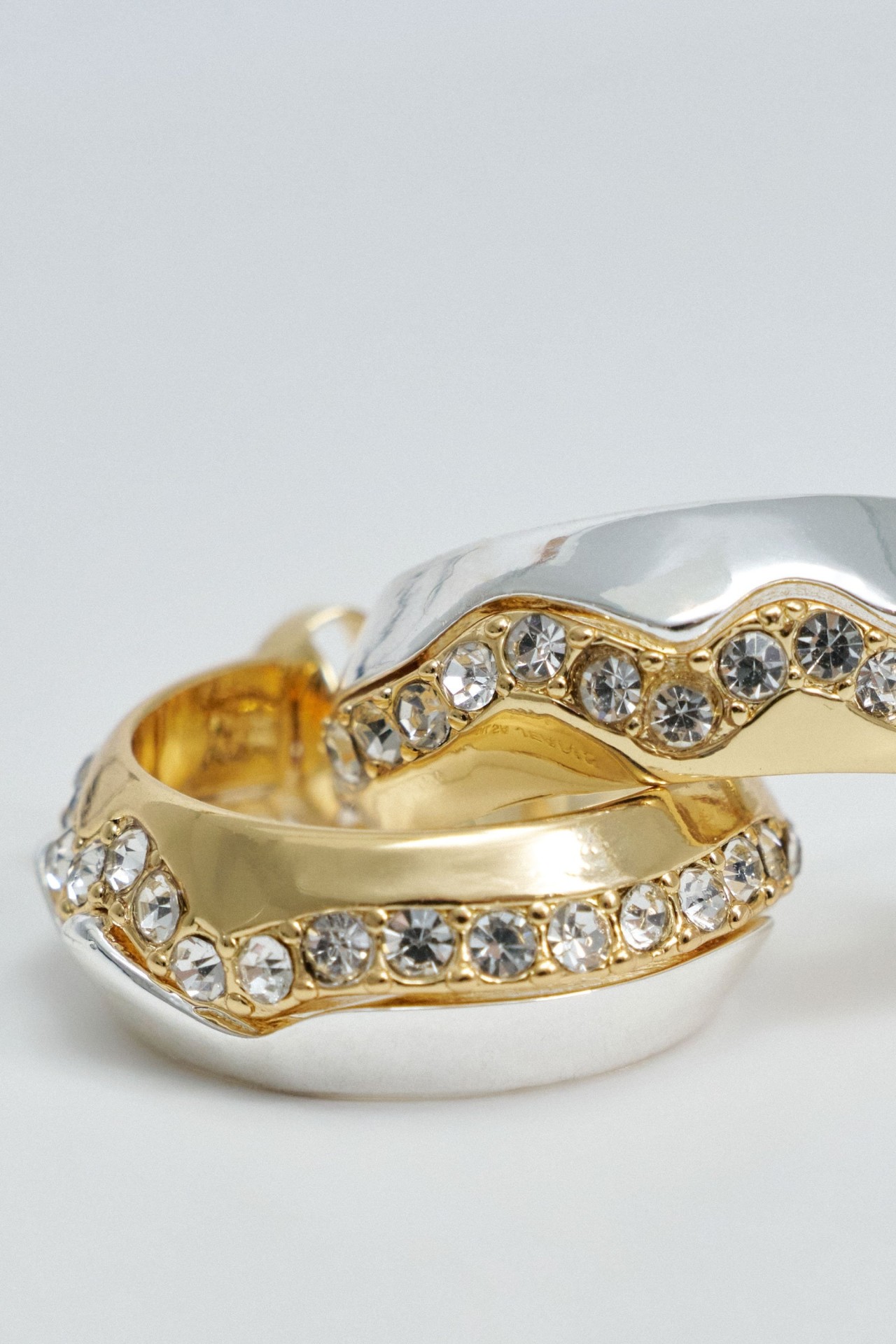HOOP EARRINGS WITH SHINY STONES