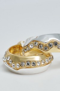 HOOP EARRINGS WITH SHINY STONES