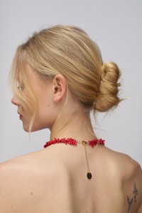 KORTE KETTING MET STEENEN