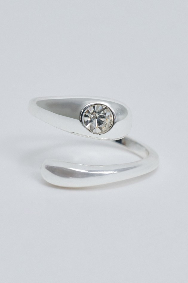 KRUIS EFFECT RING EN STRALENDE STEEN