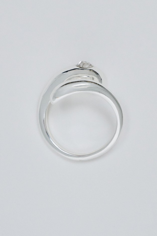 RING WITH CROSS EFFECT AND SHINY STONE