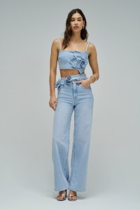 TOP IN DENIM MET FLORELE APPLIQUE