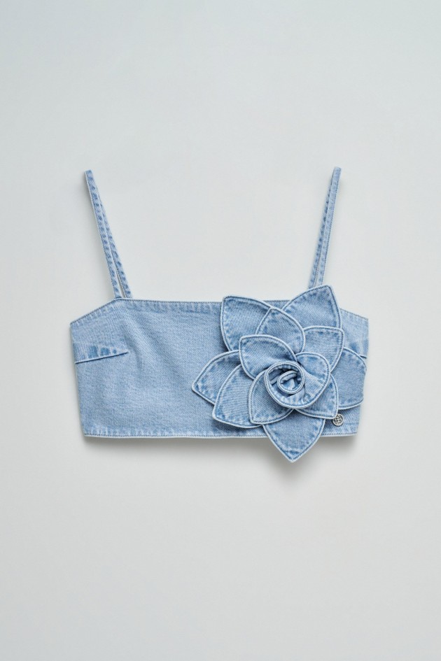 TOP IN DENIM MET FLORELE APPLIQUE