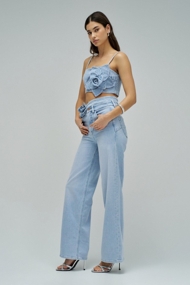 TOP IN DENIM MET FLORELE APPLIQUE