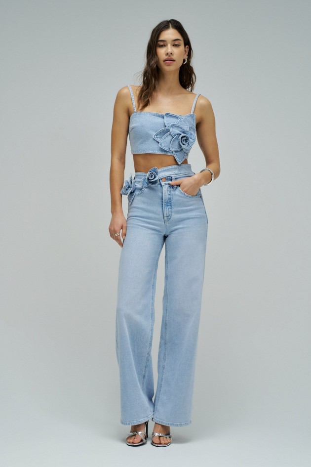 TOP IN DENIM MET FLORELE APPLIQUE