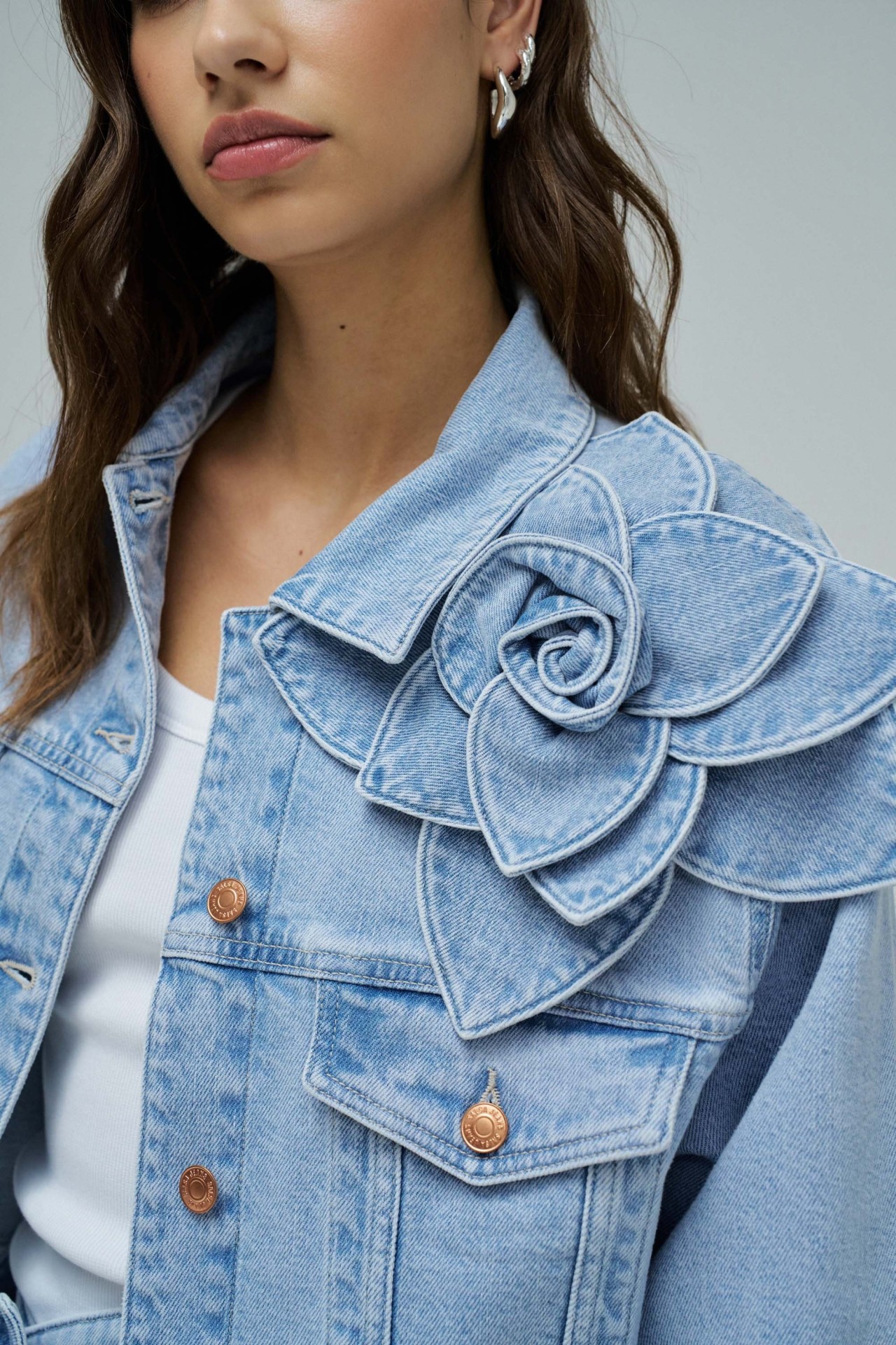 DENIM JACKET WITH FLORAL APPLIQUE