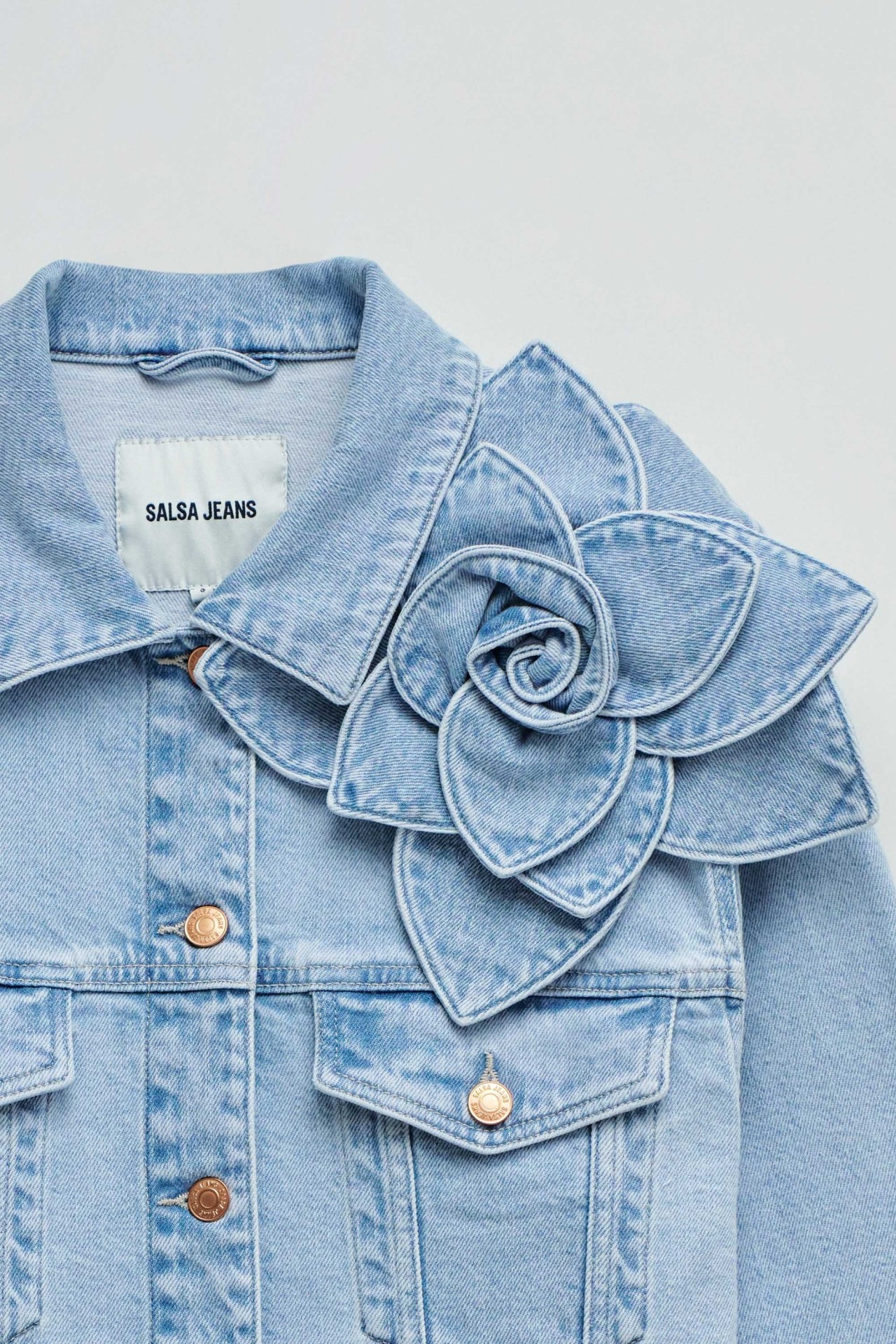 DENIM JACKET WITH FLORAL APPLIQUE