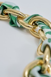 KORTE KETTINGHALS MET SJAAL