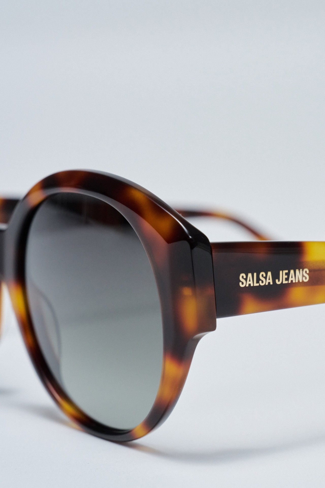 SLEEK SUNGLASSES