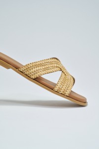 PLATTE RAFFIA SANDALEN