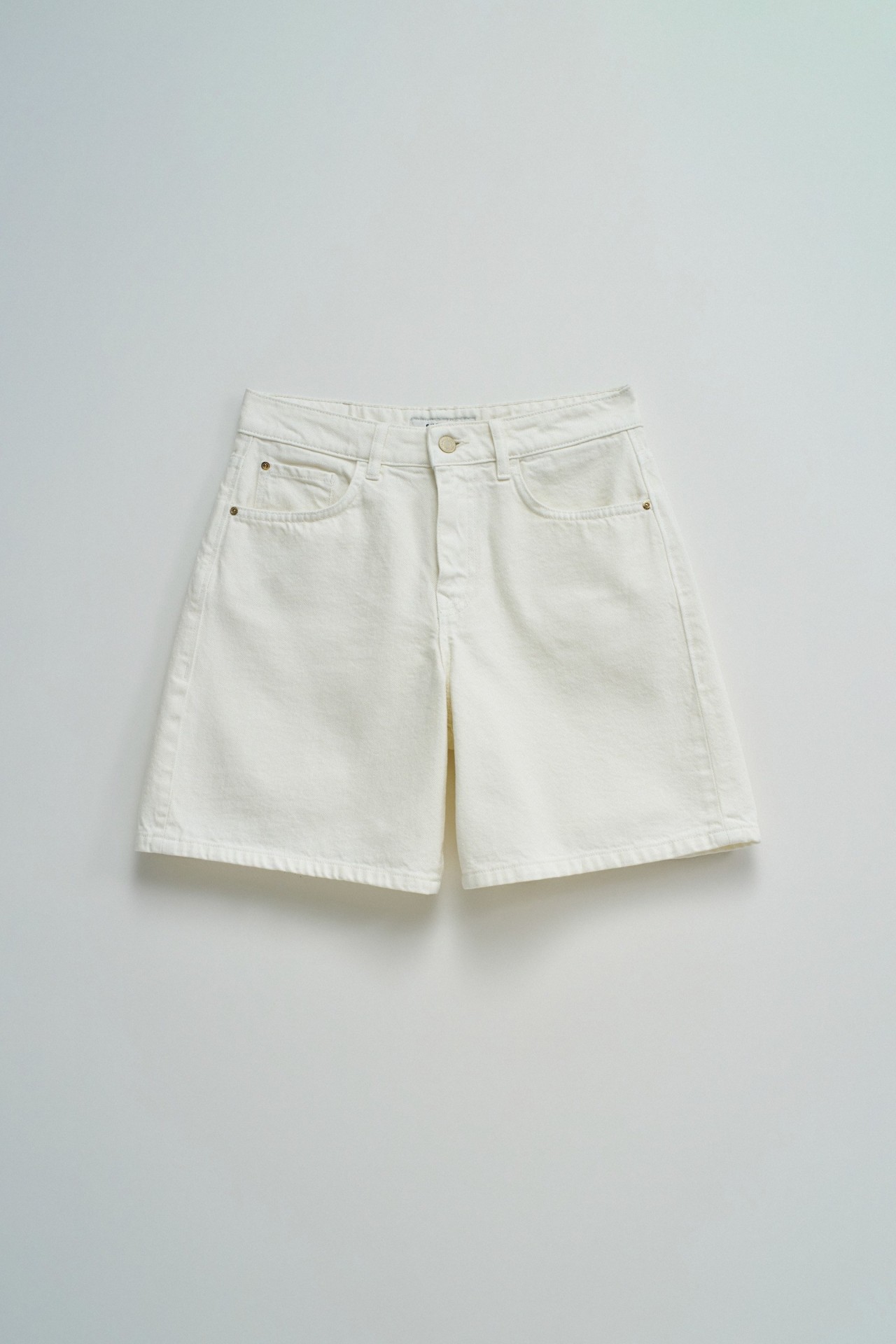 PANTALONES CORTOS EN DENIM