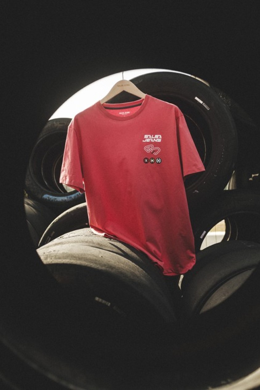T-SHIRT WITH BRANDING