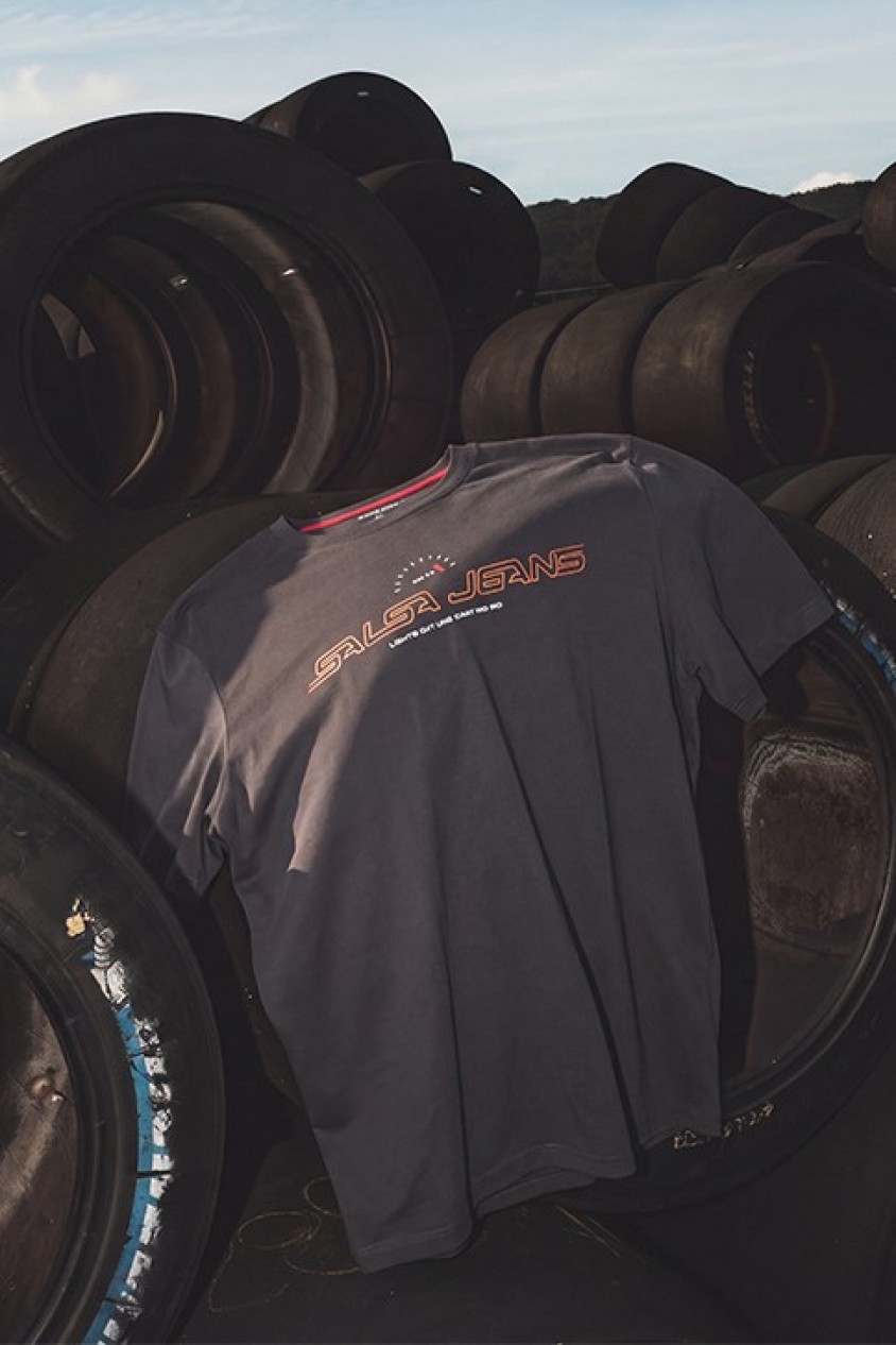 T-SHIRT WITH BRANDING