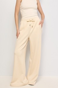 JOGGER MIT WEITEM BEIN