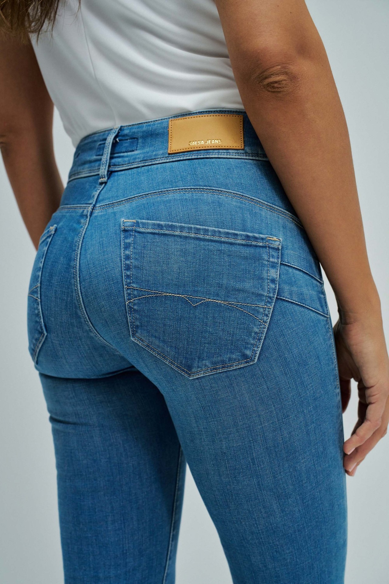 SECRET PUSH IN SLIM JEANS