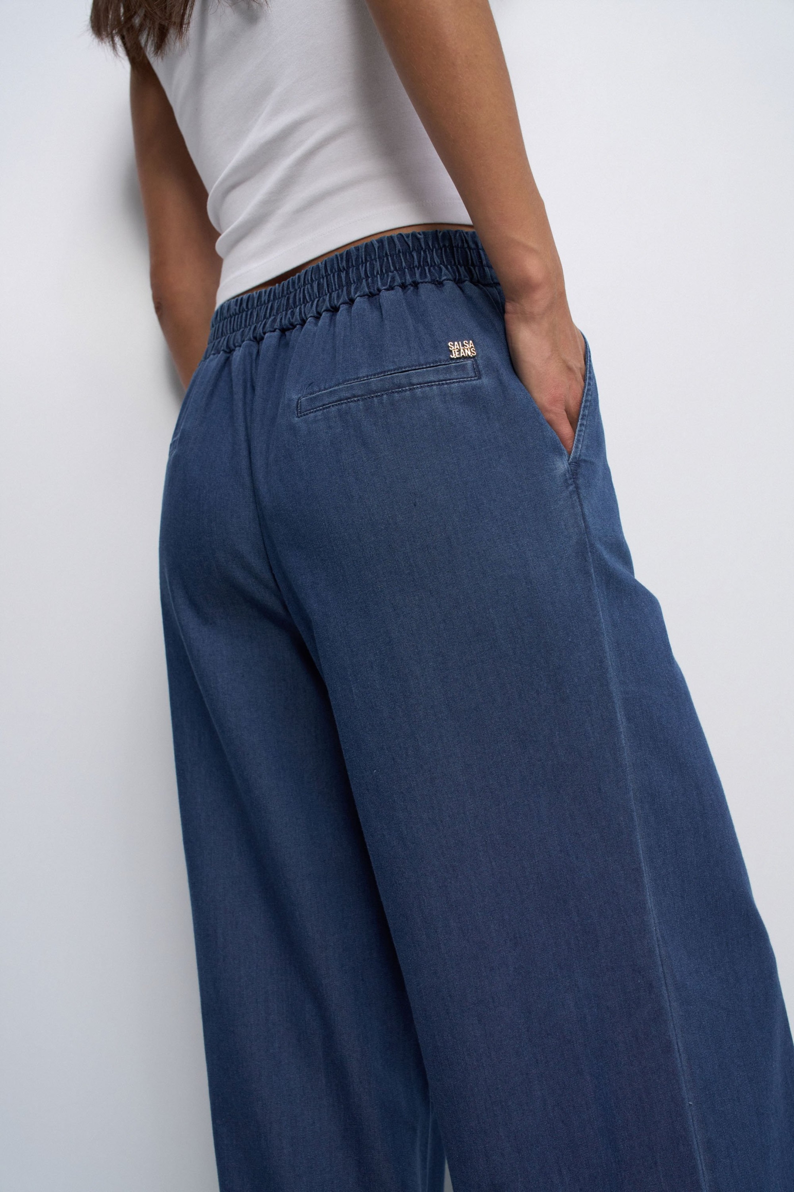 LIGHTDENIM JOGGERBROEK MET WIJDE PIJP
