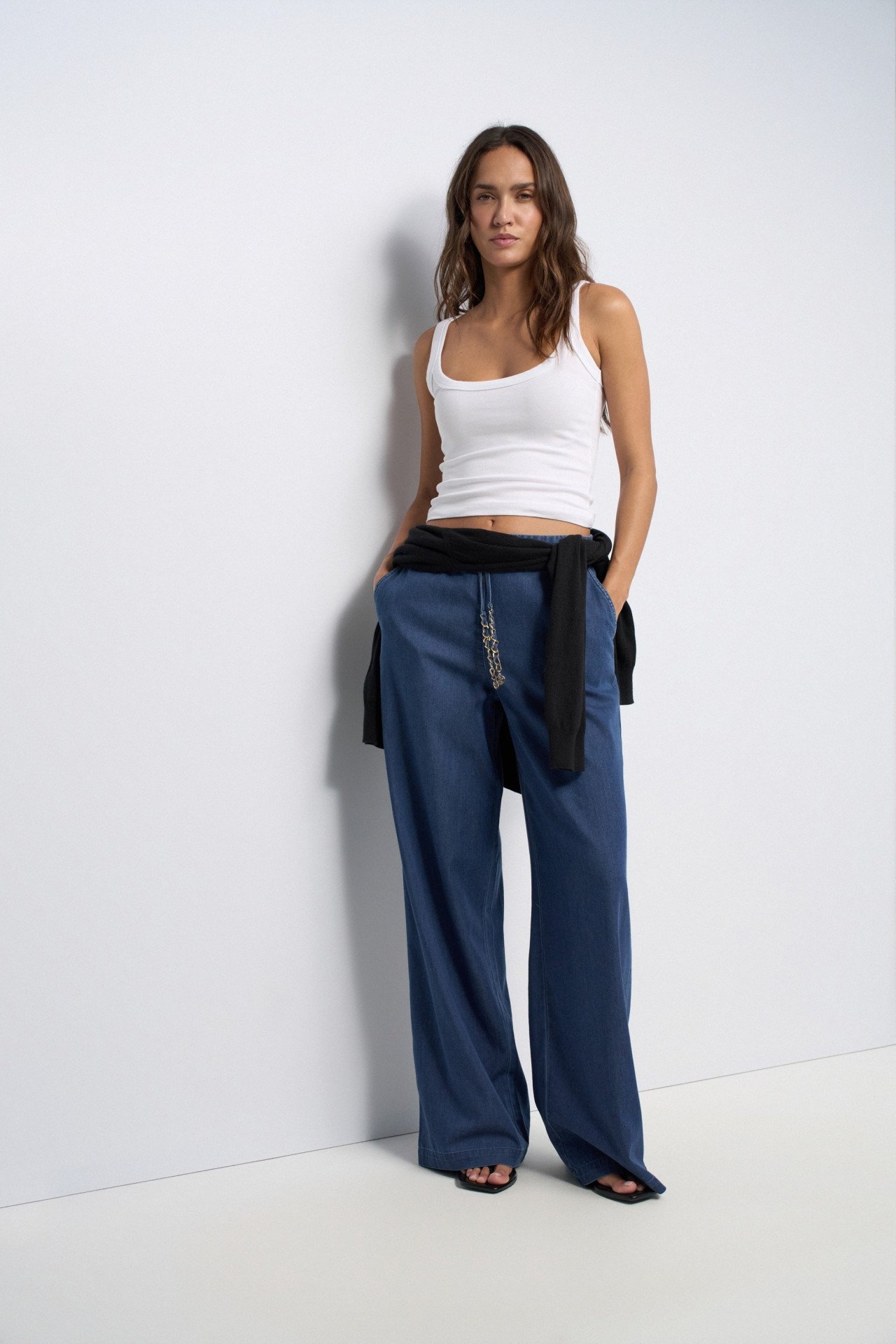 PANTALON JOGGER EN LIGHTDENIM � JAMBE WIDE