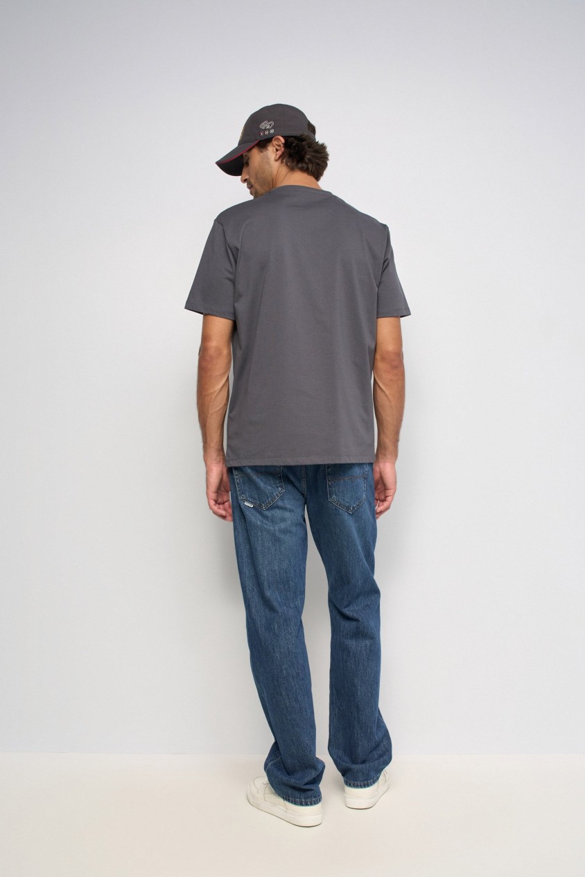 T-SHIRT MIT BRANDING