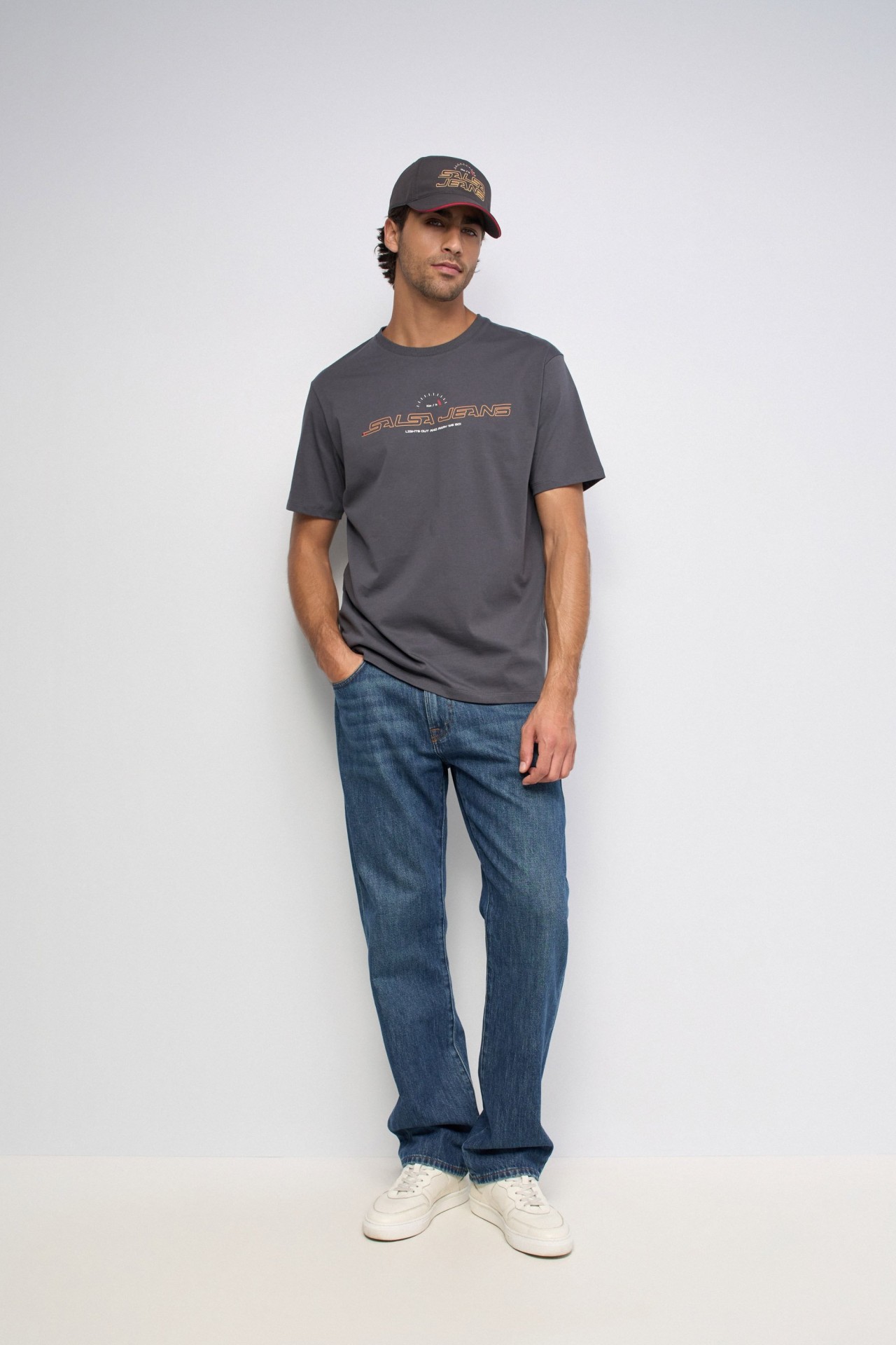 T-SHIRT WITH BRANDING