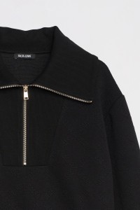 SUDADERA CON JACQUARD Y CREMALLERA