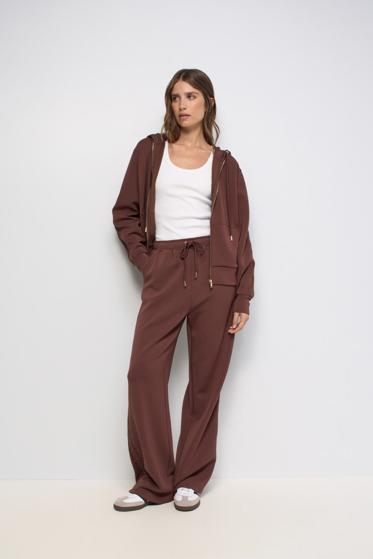 PANTALONES JOGGER DE PUNTO